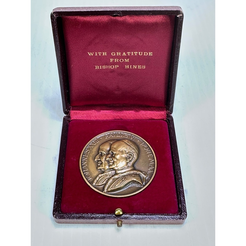 Vintage Vatican II Pope John XXIII Paul VI Bronze Medal Bishop Hines Gift Box